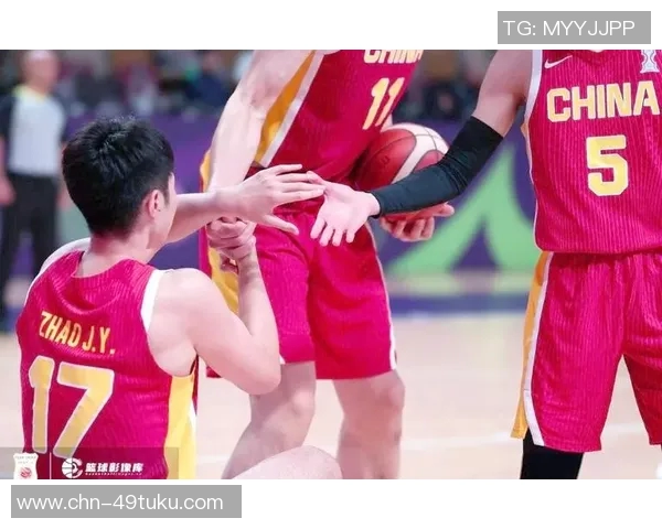 中国男篮与西班牙队激战正酣谁能在国际赛场上笑到最后